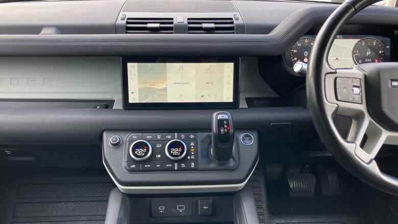 Land Rover Defender 3.0 D250 X-Dynamic S 90 3dr Auto Diesel Estate